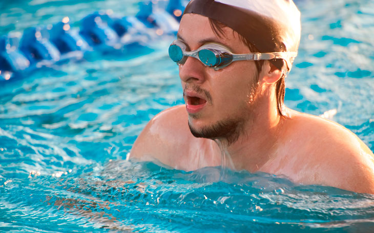 Descubra como nadar na piscina sem qualquer receio