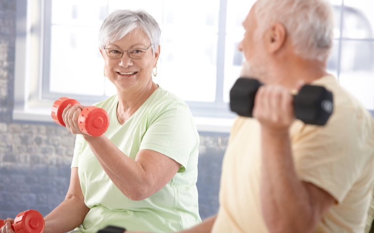 Musculação para idosos: quais os benefícios e como otimizar os resultados?